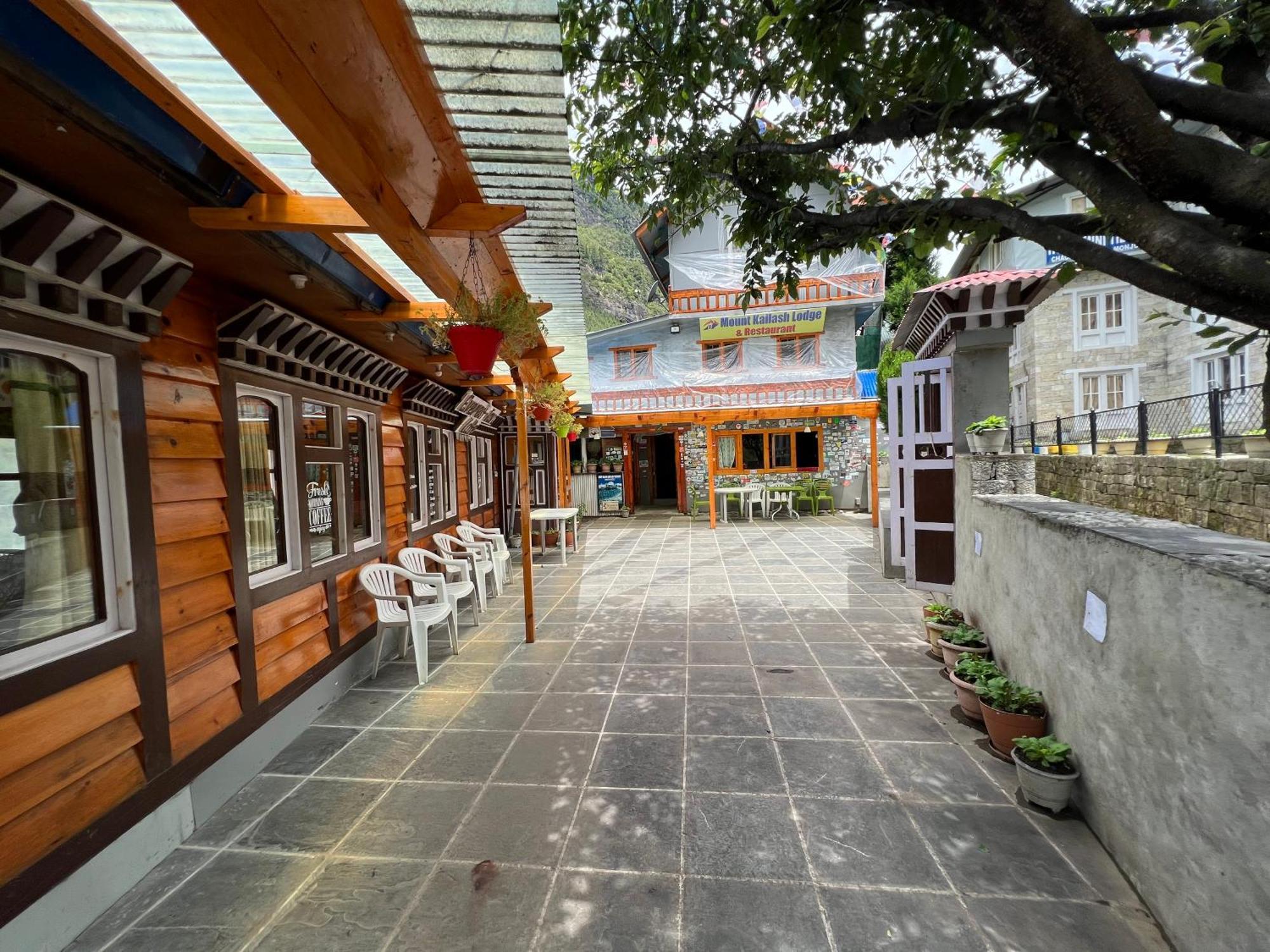 Mount Kailash Lodge And Resturant , Monjo Exteriör bild
