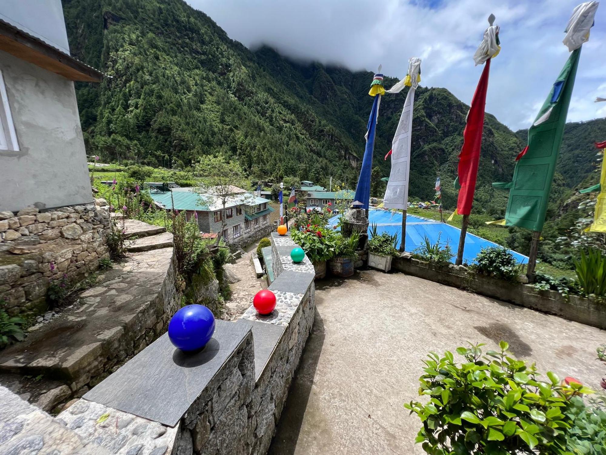 Mount Kailash Lodge And Resturant , Monjo Exteriör bild